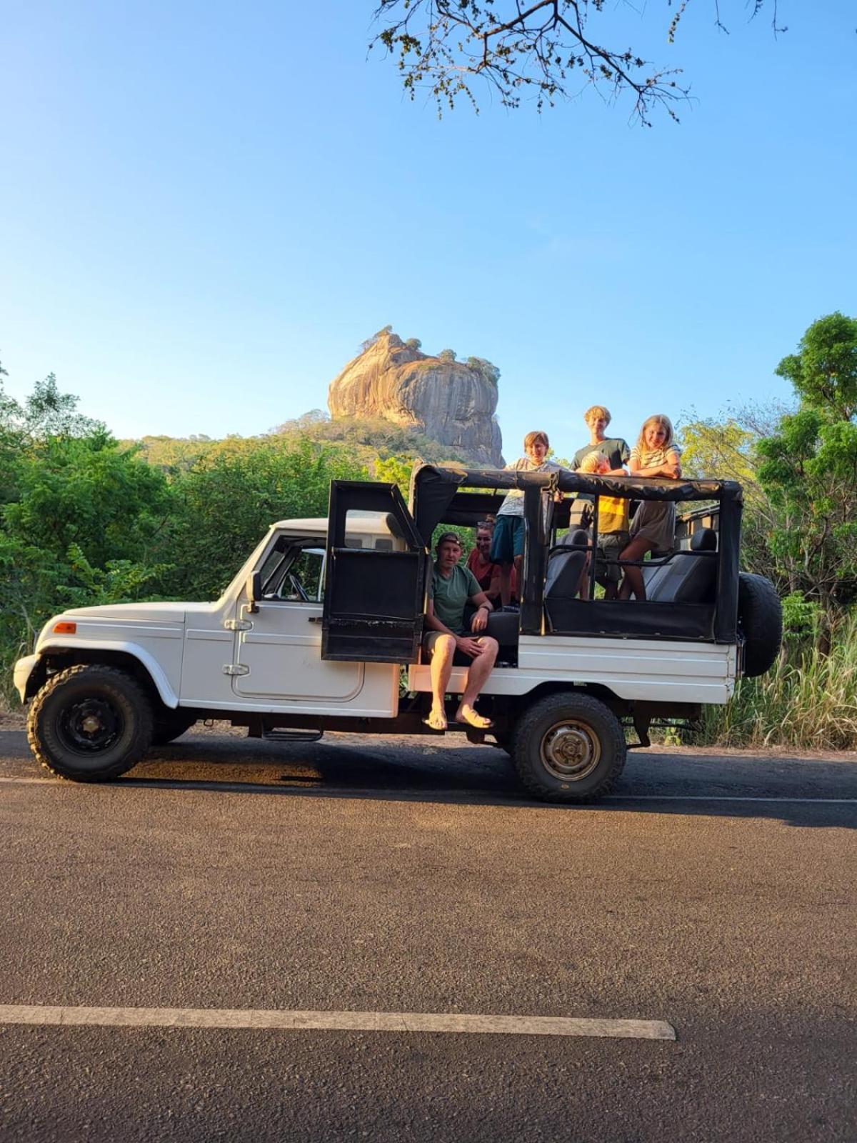 Elephant Safari Lodge Sigiriya Junction Habarana Kültér fotó
